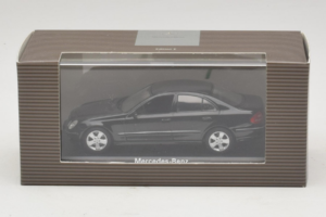 Mercedes E-Class W211 Schwarz Minichamps 1:43 B66961950 Druckguss — Bild 4 von 4