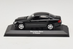 Mercedes E-Class W211 Schwarz Minichamps 1:43 B66961950 Druckguss