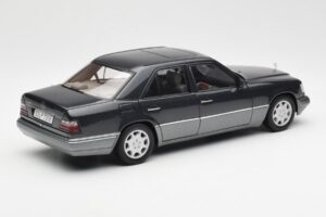 Mercedes E320 W124 Nautik Blau Metallic Dealer Edition AUTOart 1:18 B66040508 Druckguss — Bild 3 von 8