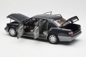 Mercedes E320 W124 Nautik Blau Metallic Dealer Edition AUTOart 1:18 B66040508 Druckguss — Bild 5 von 8