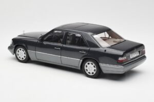 Mercedes E320 W124 Nautik Blau Metallic Dealer Edition AUTOart 1:18 B66040508 Druckguss — Bild 7 von 8