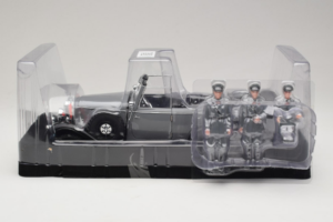 Mercedes G4 6-Wheels Schwarz With Figures Signature Models 1:18 38202 Druckguss