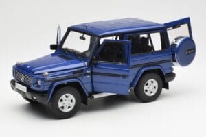 Mercedes G500 W463 SWB Blau AUTOart 1:18 76114 Druckguss — Bild 2 von 8