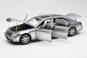 Maybach 62 LWB Himalaya Silber Dealer Edition AUTOart 1:18 B66962178 Druckguss — Bild 2 von 8
