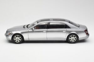Maybach 62 LWB Himalaya Silber Dealer Edition AUTOart 1:18 B66962178 Druckguss — Bild 4 von 8