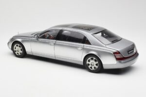 Maybach 62 LWB Himalaya Silber Dealer Edition AUTOart 1:18 B66962178 Druckguss — Bild 7 von 8