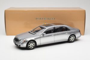 Maybach 62 LWB Himalaya Silber Dealer Edition AUTOart 1:18 B66962178 Druckguss — Bild 8 von 8