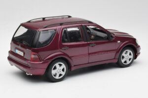 Mercedes ML55 AMG W163 Lila Maisto 1:18 31876 Druckguss — Bild 3 von 8