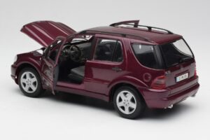 Mercedes ML55 AMG W163 Lila Maisto 1:18 31876 Druckguss — Bild 5 von 8