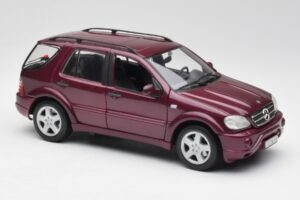 Mercedes ML55 AMG W163 Lila Maisto 1:18 31876 Druckguss — Bild 6 von 8
