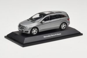 Mercedes R-Class W251 Palladium Silver Metallic Minichamps 1:43 B66960055 Druckguss — Bild 2 von 4