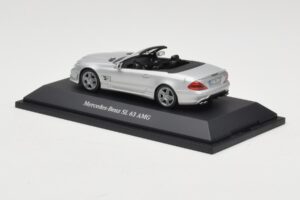 Mercedes SL 63 AMG R230 Silver Metallic Minichamps 1:43 B66960018 Druckguss — Bild 3 von 4