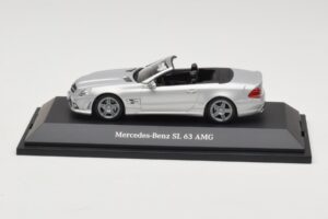Mercedes SL 63 AMG R230 Silver Metallic Minichamps 1:43 B66960018 Druckguss