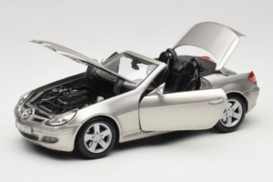 Mercedes SLK R171 Helles Bronze Metallic Maisto 1:18 31674-R1 Druckguss — Bild 2 von 8