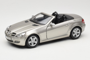 Mercedes SLK R171 Helles Bronze Metallic Maisto 1:18 31674-R1 Druckguss
