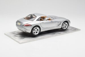 Mercedes SLR Vision Silber Limitierte Auflage Mit Aluminium-Sockel Bburago 1:18 B66962102 Druckguss — Bild 3 von 8
