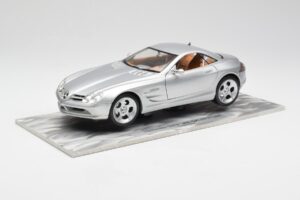 Mercedes SLR Vision Silber Limitierte Auflage Mit Aluminium-Sockel Bburago 1:18 B66962102 Druckguss