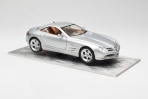 Mercedes SLR Vision Silber Limitierte Auflage Mit Aluminium-Sockel Bburago 1:18 B66962102 Druckguss — Bild 6 von 8