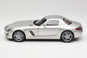 Mercedes SLS AMG C197 Matt Silber Minichamps 1:18 100039029 Druckguss — Bild 4 von 8