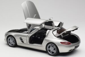 Mercedes SLS AMG C197 Matt Silber Minichamps 1:18 100039029 Druckguss — Bild 5 von 8