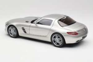 Mercedes SLS AMG C197 Matt Silber Minichamps 1:18 100039029 Druckguss — Bild 7 von 8