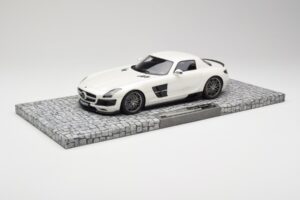 Mercedes Brabus SLS AMG 700 Biturbo Pearl Weiß Minichamps 1:18 107032020 Druckguss