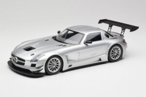 Mercedes SLS AMG GT3 C197 Street Silber Minichamps 1:18 151113100 Druckguss
