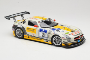 Mercedes SLS AMG GT3 #21 Rowe Racing M. Hartung / N. Heyer ADAC 24 Hours Nurburgring 2013 Minichamps 1:18 151133121 Druckguss — Bild 4 von 6