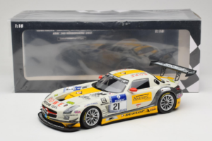 Mercedes SLS AMG GT3 #21 Rowe Racing M. Hartung / N. Heyer ADAC 24 Hours Nurburgring 2013 Minichamps 1:18 151133121 Druckguss — Bild 6 von 6
