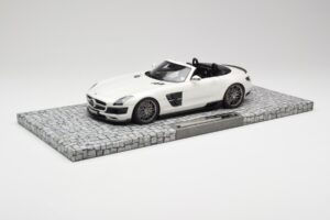 Mercedes Brabus SLS AMG 700 Biturbo Roadster Pearl Weiß Minichamps 1:18 107032130 Druckguss