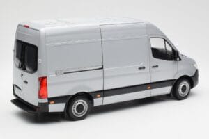 Mercedes Sprinter W907 Silber Norev 1:18 183424 Druckguss — Bild 3 von 8