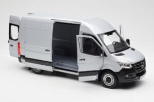 Mercedes Sprinter W907 Silber Norev 1:18 183424 Druckguss — Bild 5 von 8