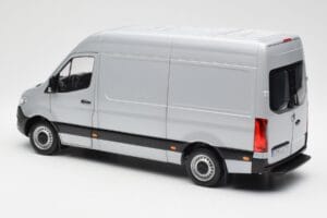 Mercedes Sprinter W907 Silber Norev 1:18 183424 Druckguss — Bild 7 von 8