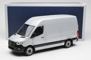 Mercedes Sprinter W907 Silber Norev 1:18 183424 Druckguss — Bild 8 von 8