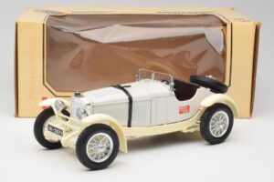 Mercedes SSKL Weiß & Creme Bburago 1:18 3002-M1 Druckguss — Bild 6 von 6