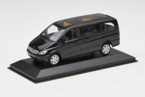 Mercedes Viano W639 Atlantis Blue Minichamps 1:43 B67871200 Druckguss — Bild 2 von 4