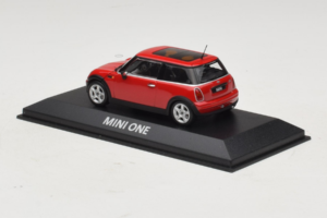 Mini Cooper Rot Minichamps 1:43 MINI010 Druckguss — Bild 3 von 4