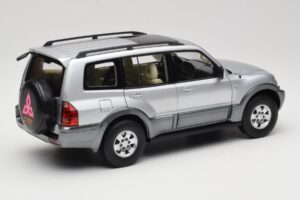 Mitsubishi Pajero V73 Blau YC Model 1:18 241218040102010209 Druckguss — Bild 3 von 8