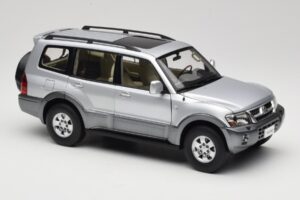 Mitsubishi Pajero V73 Blau YC Model 1:18 241218040102010209 Druckguss — Bild 6 von 8