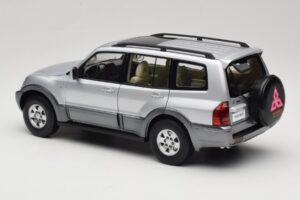 Mitsubishi Pajero V73 Blau YC Model 1:18 241218040102010209 Druckguss — Bild 7 von 8