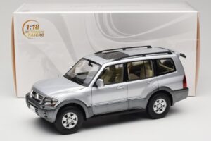 Mitsubishi Pajero V73 Blau YC Model 1:18 241218040102010209 Druckguss — Bild 8 von 8