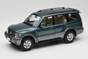 Mitsubishi Pajero V73 Grün YC Model 1:18 241218040101010215 Druckguss