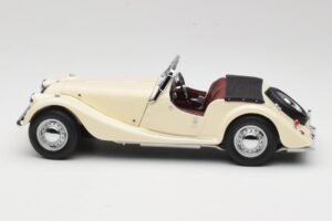 Morgan 4/4 Series II Weiß Kyosho 1:18 08111W Druckguss — Bild 4 von 8
