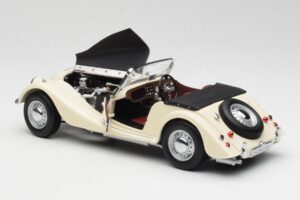 Morgan 4/4 Series II Weiß Kyosho 1:18 08111W Druckguss — Bild 5 von 8
