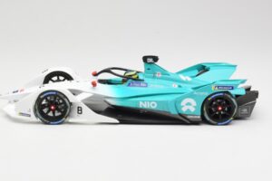 NIO 004 Team NIO #8 T. Dillmann Formula E Season 5 2019 Minichamps 1:18 114180008 Druckguss — Bild 3 von 6