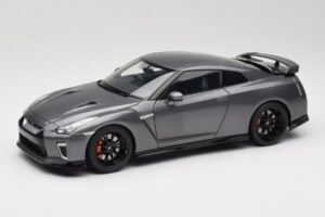 Nissan GT-R R35 Track Edition NISMO Gun Metallic MotorHelix 1:18 M83507 Druckguss
