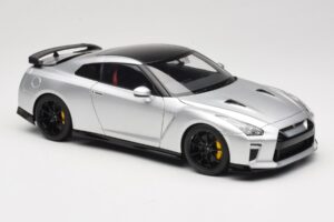 Nissan GT-R R35 Track Edition NISMO T-Spec Ultimate Metal Silver MotorHelix 1:18 M83517 Druckguss — Bild 6 von 8