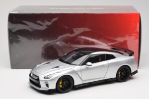 Nissan GT-R R35 Track Edition NISMO T-Spec Ultimate Metal Silver MotorHelix 1:18 M83517 Druckguss — Bild 8 von 8