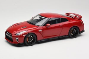 Nissan GT-R R35 Track Edition NISMO Vibrant Red MotorHelix 1:18 M83511 Druckguss