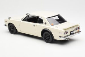 Nissan Skyline 2000 GT-R KPGC110 Weiß Kyosho 1:18 08127W Druckguss — Bild 7 von 8
